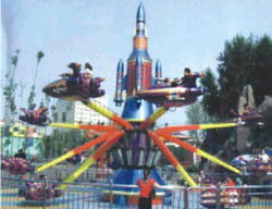 旋轉自控飛機B型 鄭州誠信戶外運動游樂設備廠的戶外運動新選擇